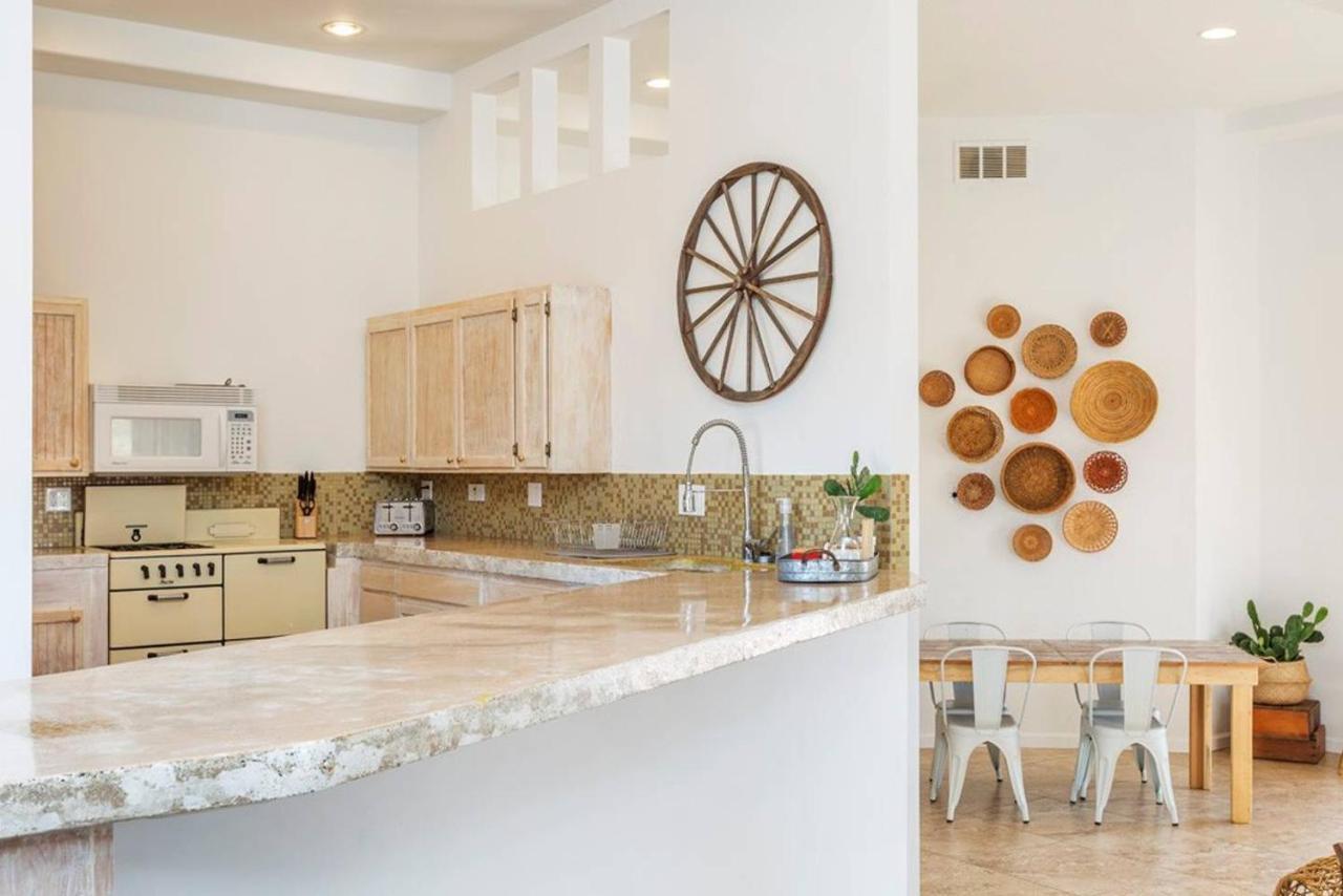 Villa The Farmhouse Retreat: 5 Acres, Hot Tub, Sleeps 10, Ac Joshua Tree Exterior foto