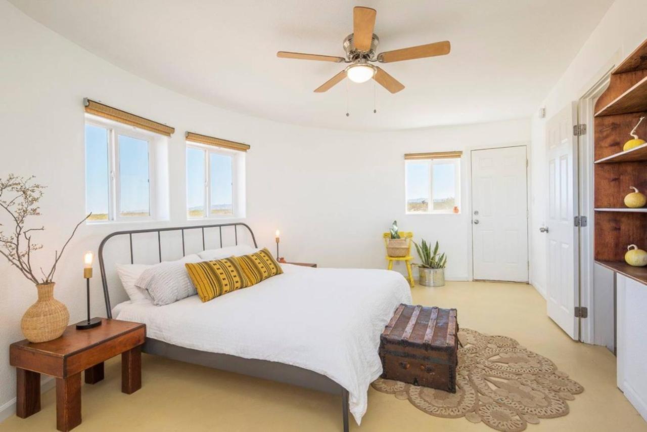Villa The Farmhouse Retreat: 5 Acres, Hot Tub, Sleeps 10, Ac Joshua Tree Exterior foto
