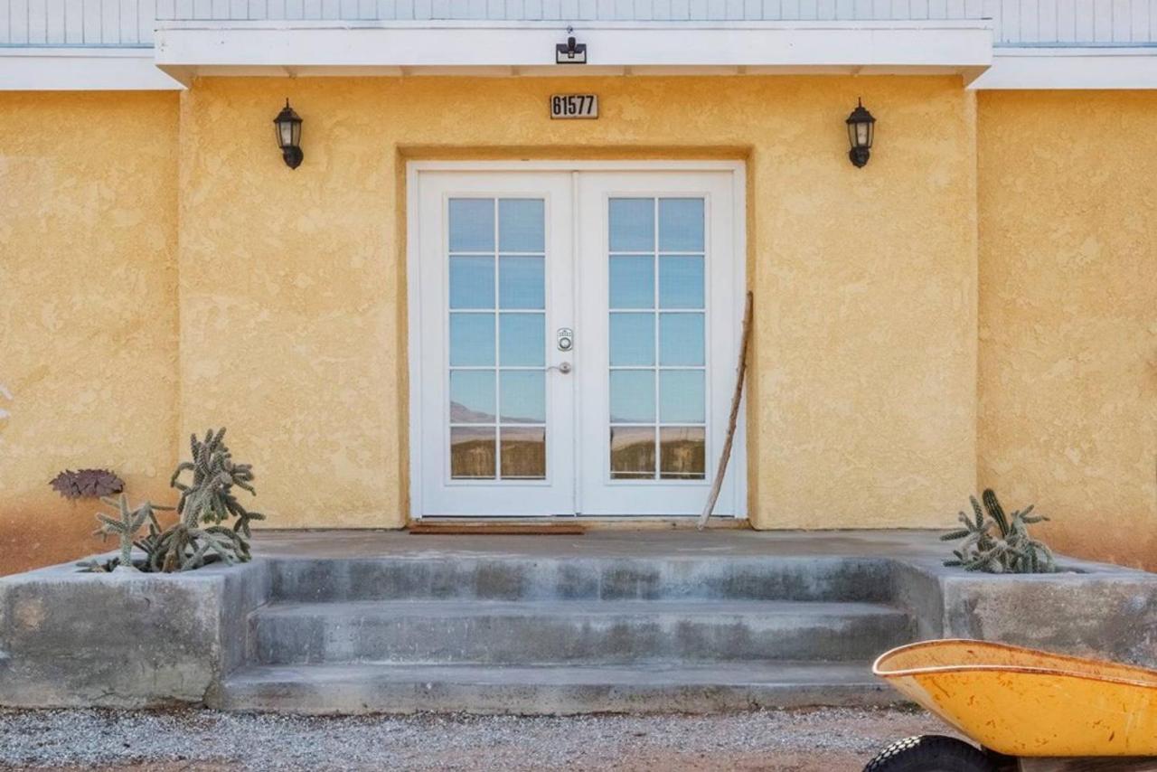 Villa The Farmhouse Retreat: 5 Acres, Hot Tub, Sleeps 10, Ac Joshua Tree Exterior foto