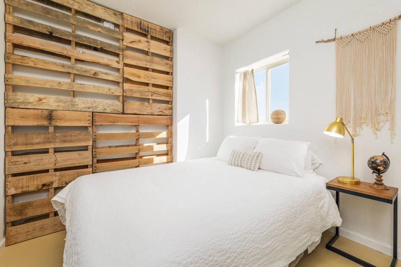 Villa The Farmhouse Retreat: 5 Acres, Hot Tub, Sleeps 10, Ac Joshua Tree Exterior foto